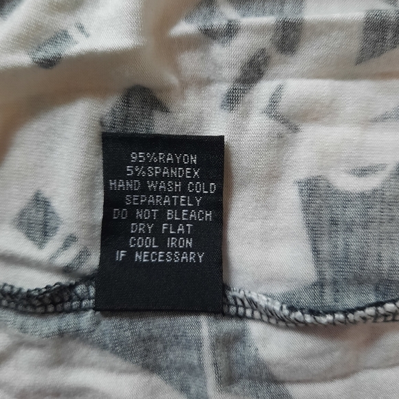 Vintage Flowy Black & White Print Skirt - Picture 7 of 7